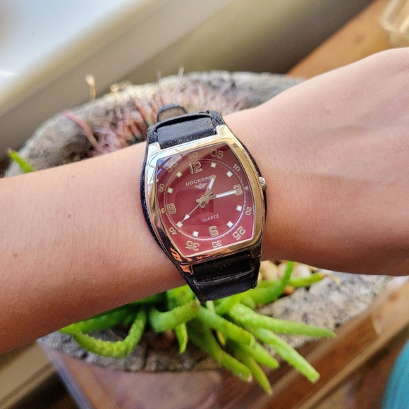 Classic Dockers Quartz Red & Black Leather Chunky Analog Watch - Picture 6 of 14